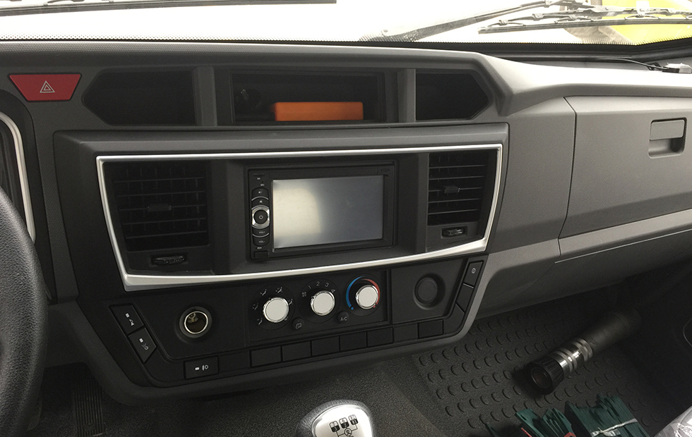 重汽汕德卡宿營車-32床